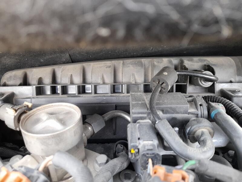 Recambio de carcasa filtro aire para opel crossland x / crossland (p17, p2qo) 1.2 (75) referencia OEM IAM 9805057080  