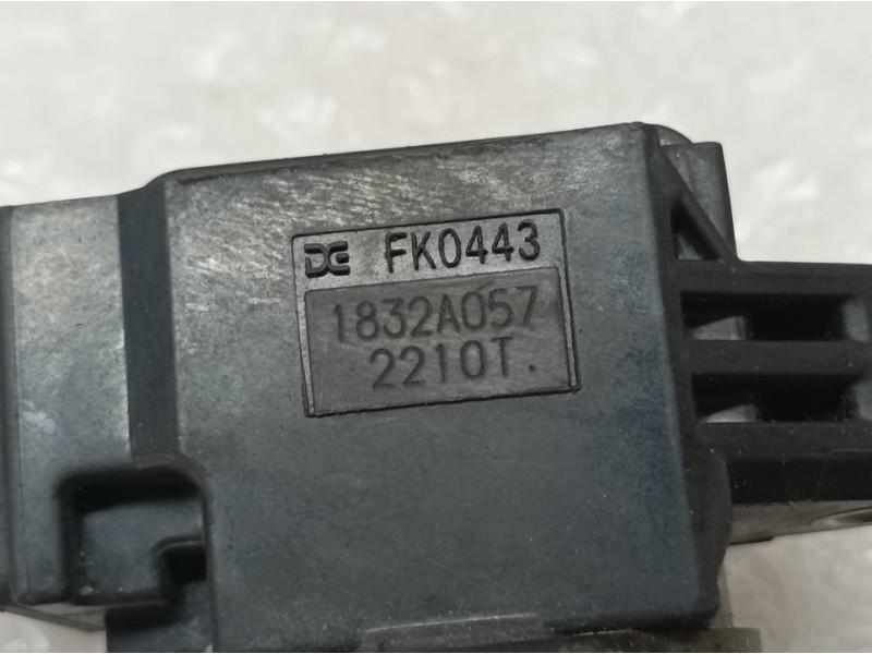 Recambio de bobina encendido para mitsubishi space star 120 kaiteki referencia OEM IAM 1832A057  