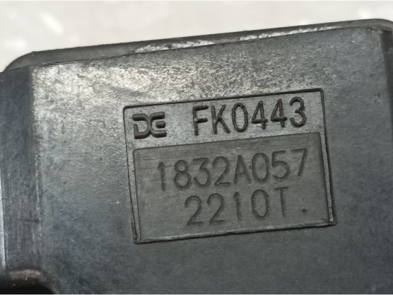 Recambio de bobina encendido para mitsubishi space star 120 kaiteki referencia OEM IAM 1832A057  