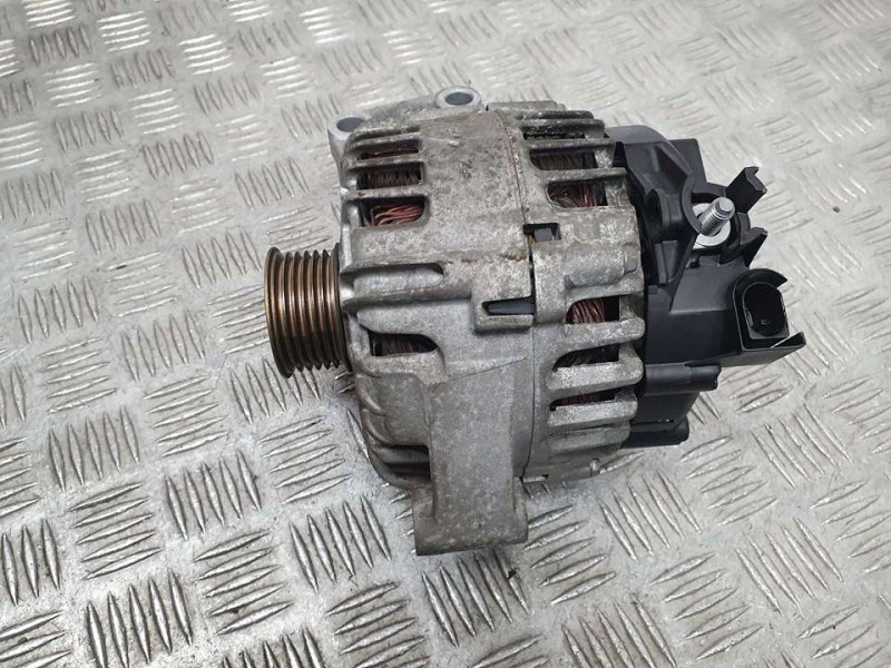 Recambio de alternador para ford fiesta (ccn) trend referencia OEM IAM AV6N10300HA TG12C087 VALEO