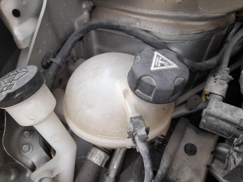 Recambio de deposito expansion para opel crossland x / crossland (p17, p2qo) 1.2 (75) referencia OEM IAM 9800777280  