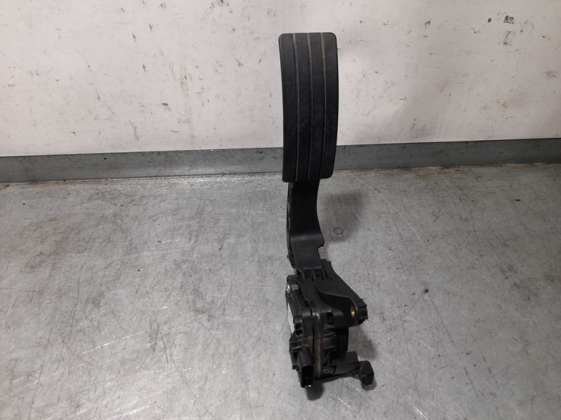 Recambio de potenciometro pedal para renault clio iv dynamique referencia OEM IAM 180029347R  