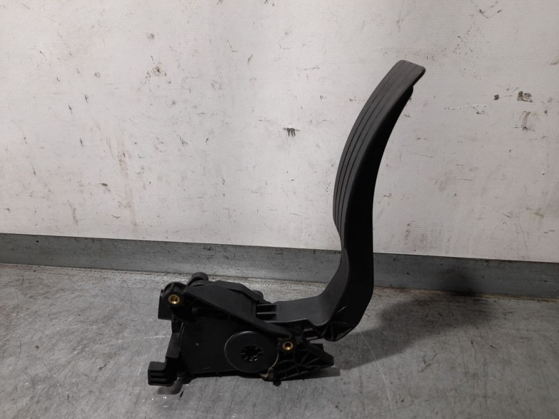 Recambio de potenciometro pedal para renault clio iv dynamique referencia OEM IAM 180029347R  