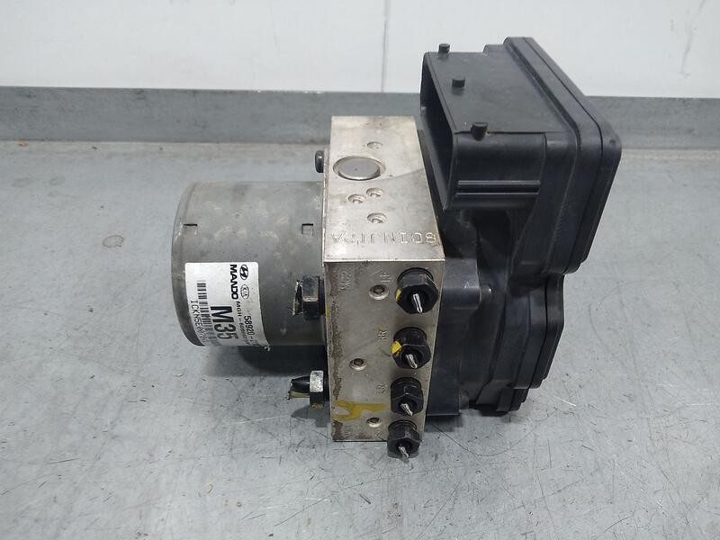 Recambio de abs para hyundai ix35 sle 2wd referencia OEM IAM 589202Y350  Mando