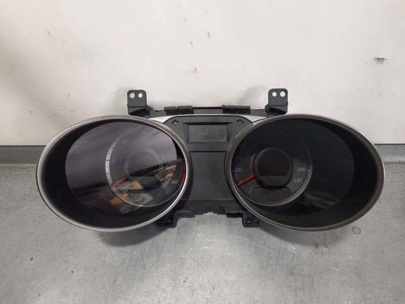 Recambio de cuadro instrumentos para hyundai ix35 classic 2wd referencia OEM IAM 940032Y310 11001623101U 