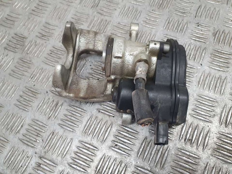 Recambio de pinza freno trasera derecha para fiat 500 x (334) urban referencia OEM IAM 32353471C  