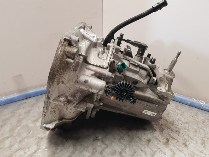 Recambio de caja cambios para dacia sandero stepway referencia OEM IAM JT4004 A152984 6VELOCIDADES