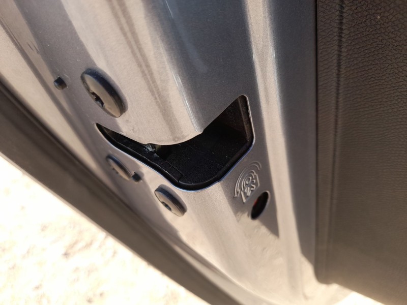 Recambio de cerradura puerta trasera izquierda para peugeot 308 ii (lb_, lp_, lw_, lh_, l3_) 1.6 hdi 100 referencia OEM IAM 9826