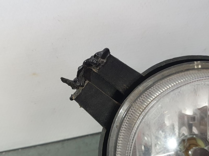 Recambio de faro antiniebla izquierdo para hyundai ix35 classic 2wd referencia OEM IAM 922012Y000  2 PATAS ROTAS