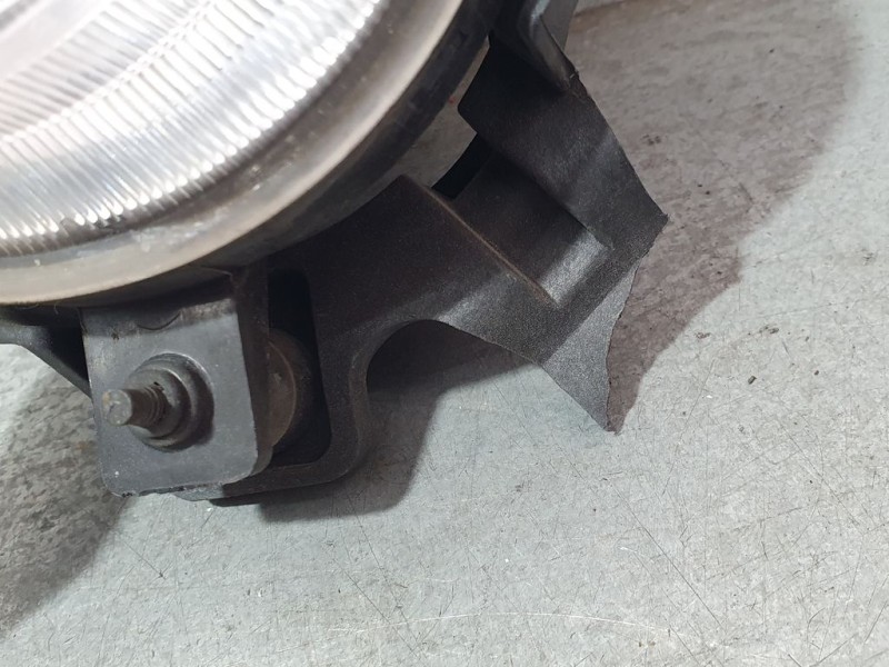 Recambio de faro antiniebla izquierdo para hyundai ix35 classic 2wd referencia OEM IAM 922012Y000  2 PATAS ROTAS