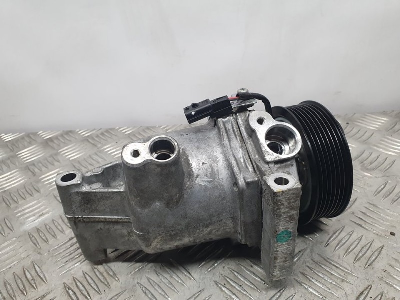Recambio de compresor aire acondicionado para dacia sandero stepway referencia OEM IAM 926008469R  