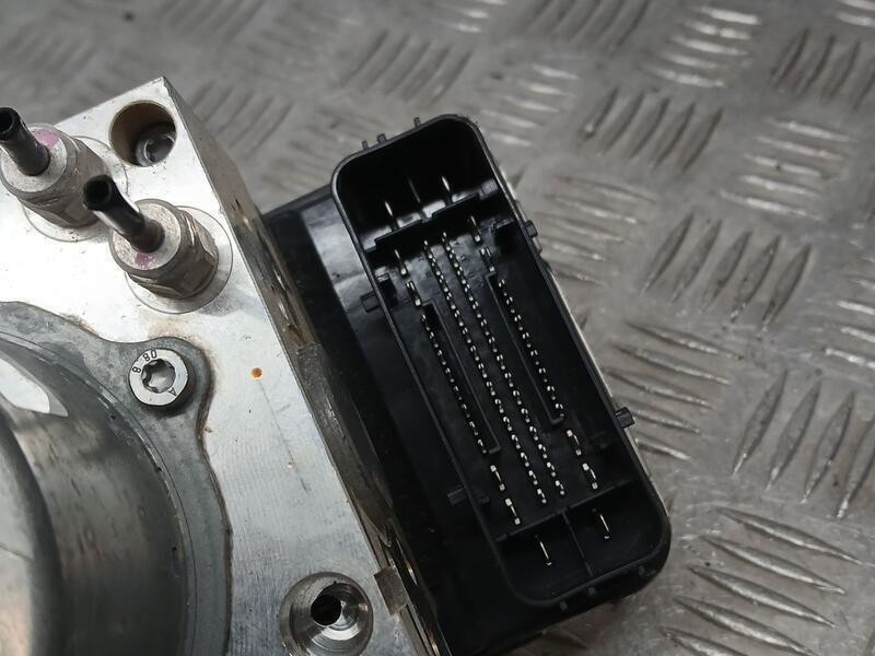 Recambio de bomba suspension para mercedes-benz clase c (w206) c 300 de (206.208) referencia OEM IAM A2063203307 TAPA TOCADA CON