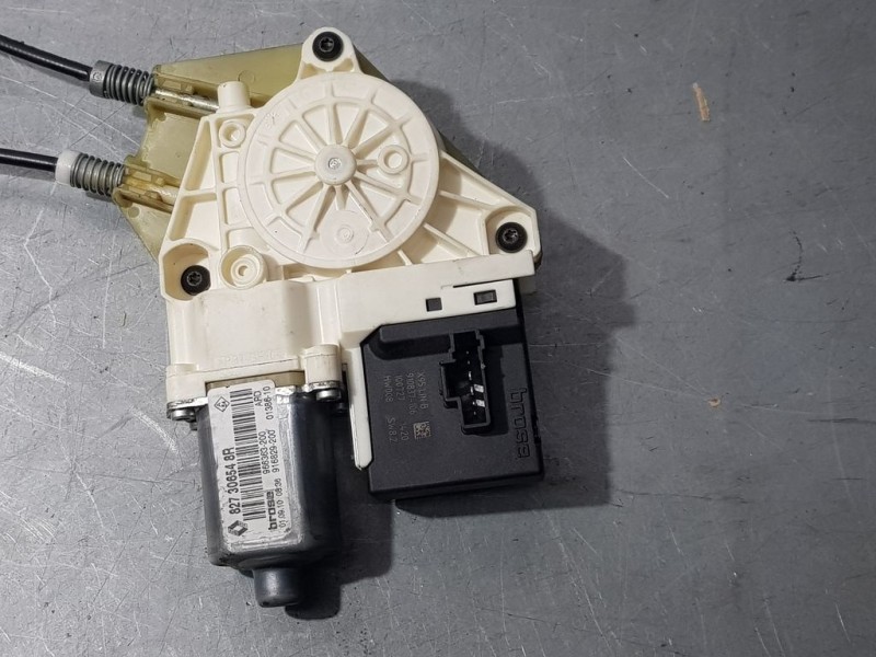 Recambio de elevalunas trasero derecho para renault megane iii berlina 5 p dynamique referencia OEM IAM 827200003R 916829200 BRO