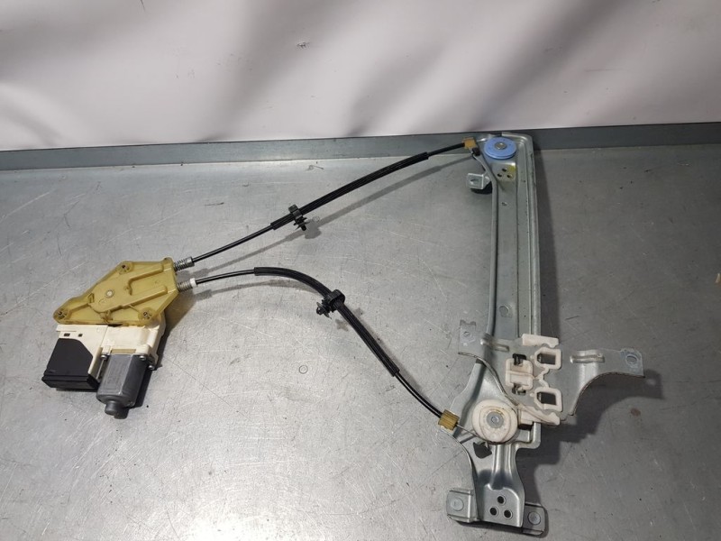 Recambio de elevalunas trasero derecho para renault megane iii berlina 5 p dynamique referencia OEM IAM 827200003R 916829200 BRO