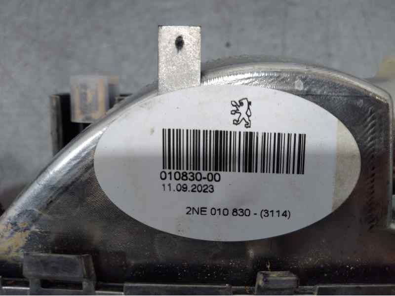 Recambio de piloto trasero central para peugeot 208 (p2) active pack referencia OEM IAM 01083000  