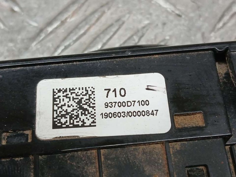 Recambio de mando multifuncion para hyundai tucson essence 2wd referencia OEM IAM 93700D7100  WARNING Y PANTALLA AIRBAG PASAJERO
