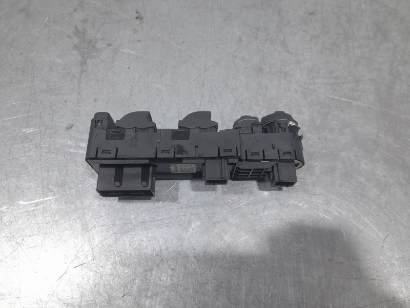 Recambio de mando elevalunas delantero izquierdo para peugeot 308 ii (lb_, lp_, lw_, lh_, l3_) 1.6 hdi 100 referencia OEM IAM 98