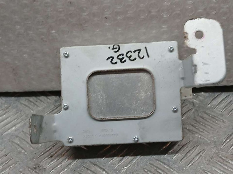 Recambio de modulo electronico para hyundai tucson essence 2wd referencia OEM IAM 95300D3000  