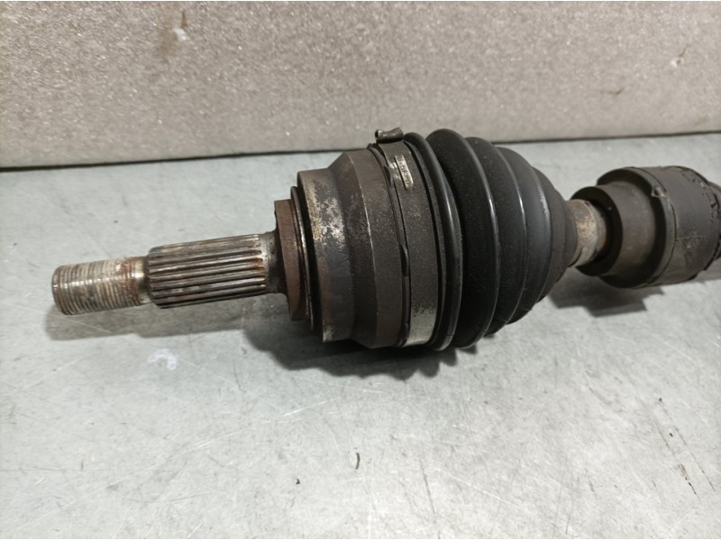 Recambio de transmision delantera derecha para dacia sandero stepway referencia OEM IAM 391003037A  FLECTOR ROTO