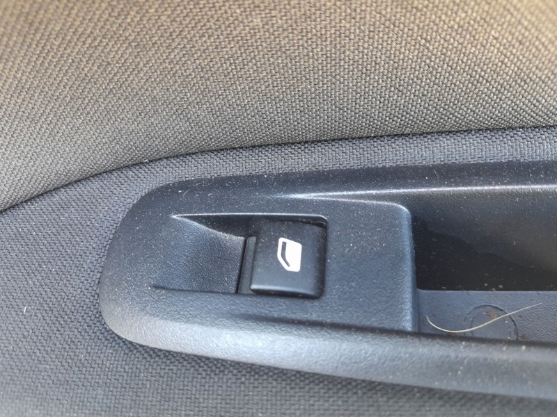 Recambio de mando elevalunas trasero derecho para peugeot 308 ii (lb_, lp_, lw_, lh_, l3_) 1.6 hdi 100 referencia OEM IAM 967622