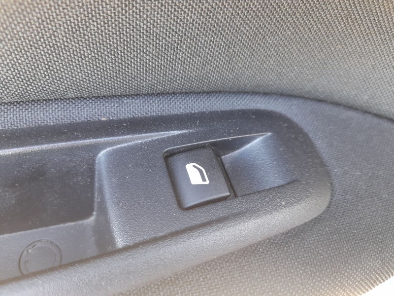 Recambio de mando elevalunas trasero izquierdo para peugeot 308 ii (lb_, lp_, lw_, lh_, l3_) 1.6 hdi 100 referencia OEM IAM 9676