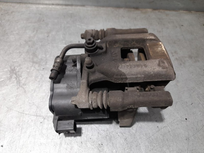 Recambio de pinza freno trasera izquierda para peugeot 5008 gt line 1.5 hdi 130 cv referencia OEM IAM SIN REF  
