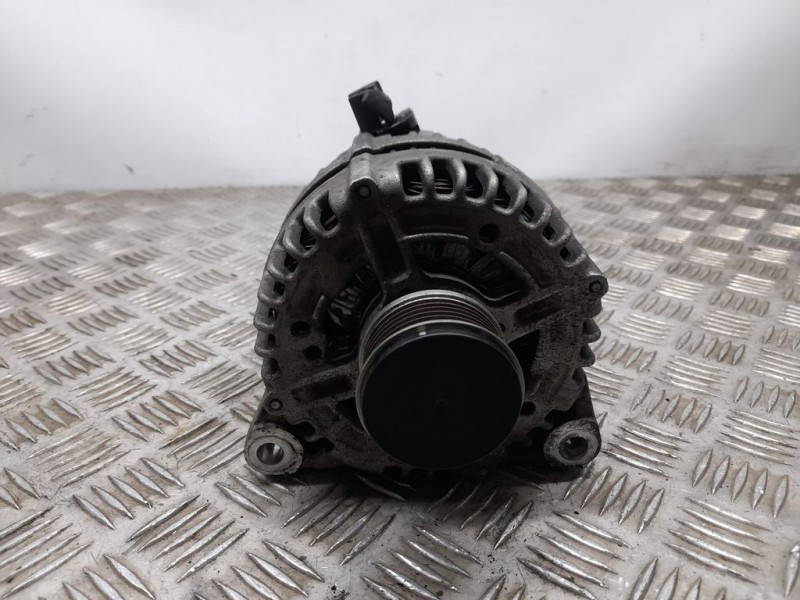 Recambio de alternador para land rover freelander (lr2) td4 se referencia OEM IAM 6G9N10300ADB 0121615021 BOSCH PATA ROTA