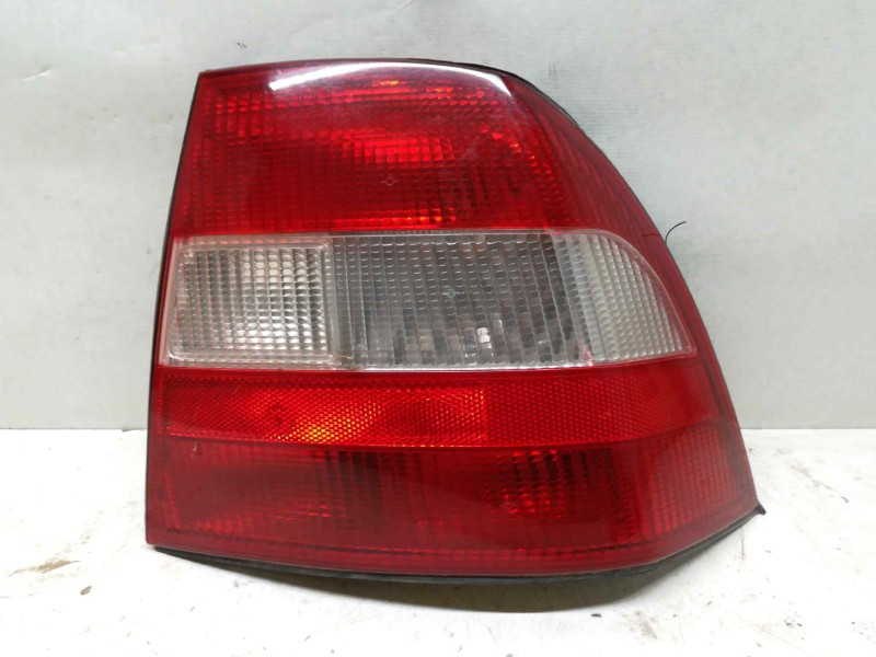 Recambio de piloto trasero derecho para opel vectra b berlina 1.6 referencia OEM IAM   