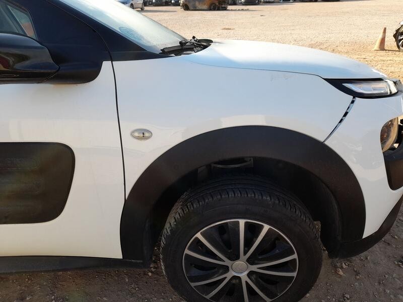 Recambio de aleta delantera derecha para citroën c4 cactus 1.2 vti 82 referencia OEM IAM 9801112080  