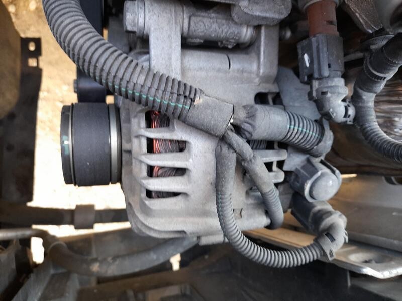 Recambio de alternador para citroën c4 cactus 1.2 vti 82 referencia OEM IAM 9818677980  