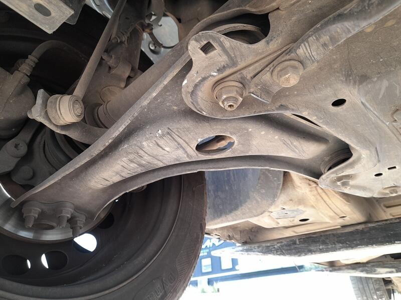 Recambio de brazo suspension inferior delantero derecho para citroën c4 cactus 1.2 vti 82 referencia OEM IAM 1673629880  