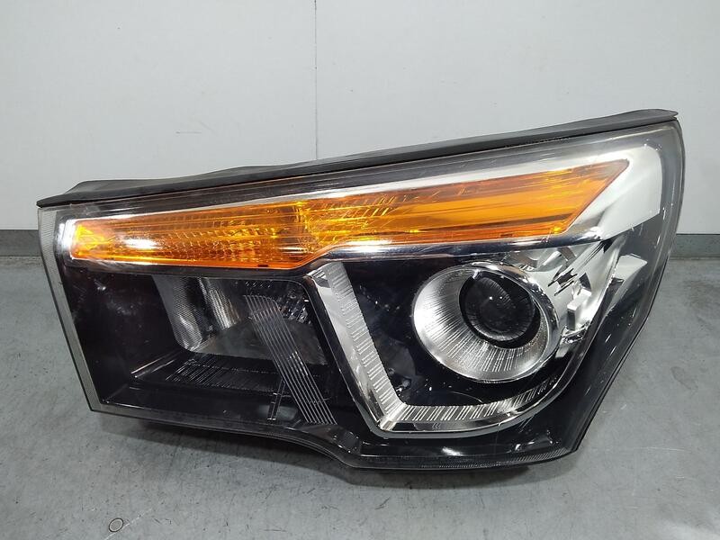 Recambio de faro izquierdo para ssangyong rodius 4wd power referencia OEM IAM 8310121600  TOCADO