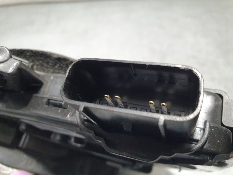 Recambio de cerradura puerta trasera izquierda para kia stonic (ybcuv) tech referencia OEM IAM 81410H8010JH3  4 PINES