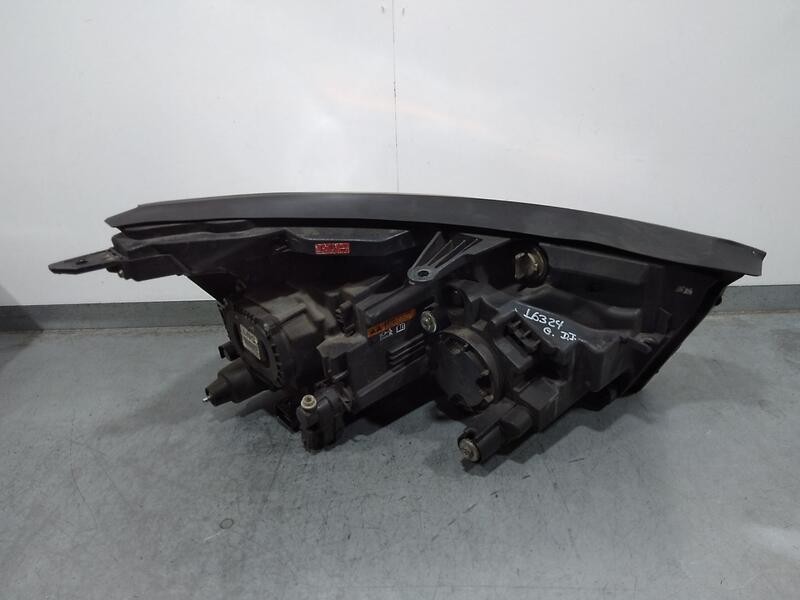 Recambio de faro izquierdo para ssangyong rodius 4wd power referencia OEM IAM 8310121600  TOCADO