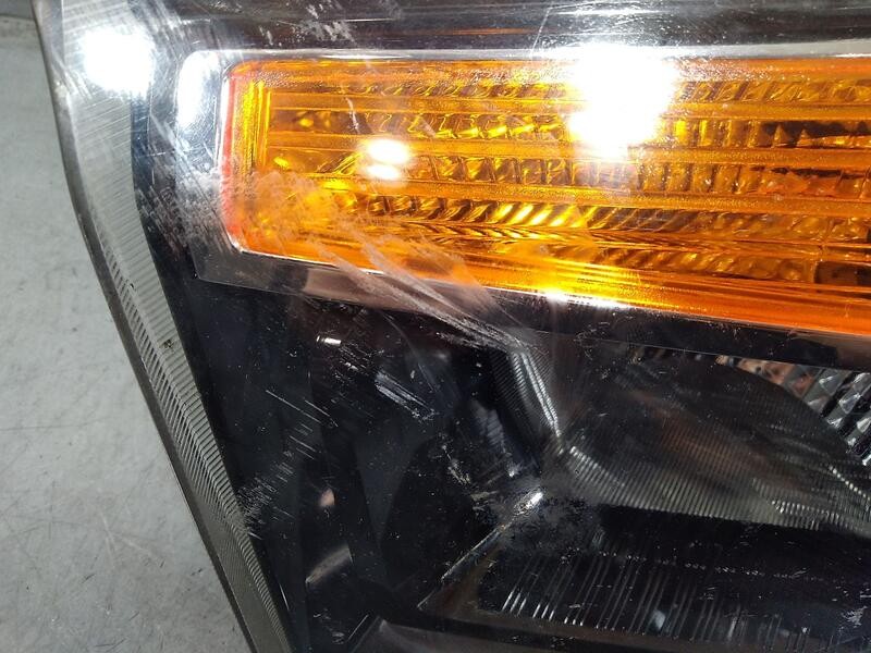 Recambio de faro izquierdo para ssangyong rodius 4wd power referencia OEM IAM 8310121600  TOCADO