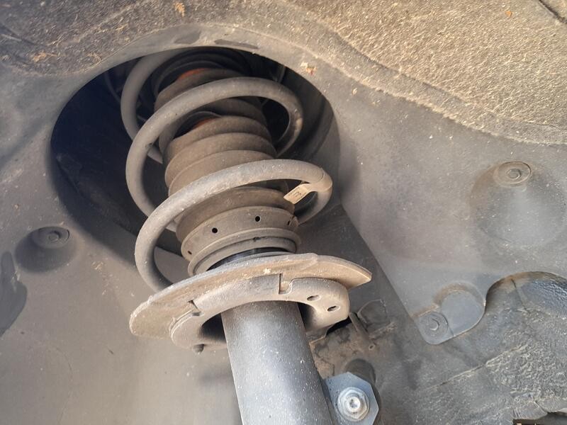 Recambio de amortiguador delantero izquierdo para bmw 2 active tourer (f45) 218 i referencia OEM IAM 31306887331  