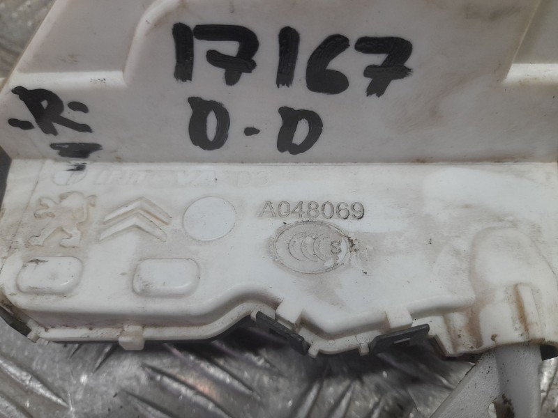 Recambio de cerradura puerta delantera derecha para citroën c4 cactus 1.2 vti 82 referencia OEM IAM 5075A156613 INTEVA A048069