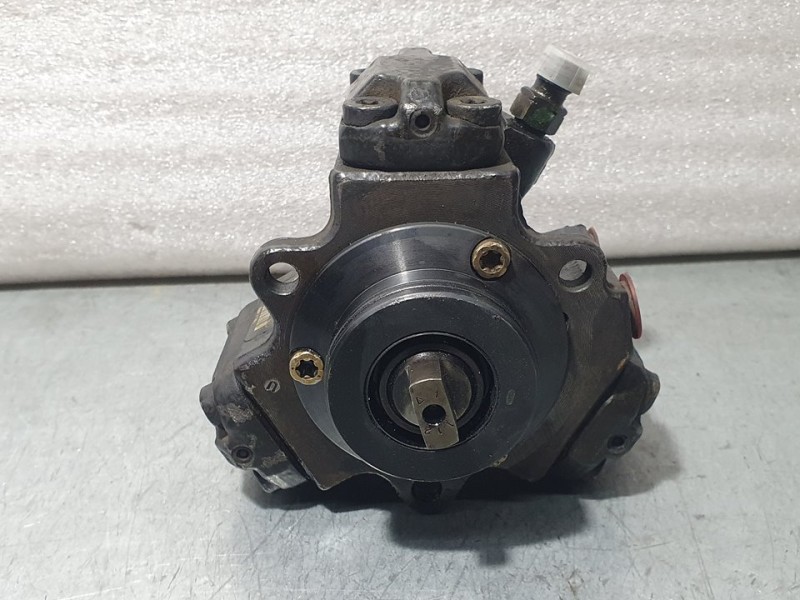 Recambio de bomba alta presion para hyundai tucson (jm) 2.0 crdi style referencia OEM IAM 3310027000 0445010038 BOSCH