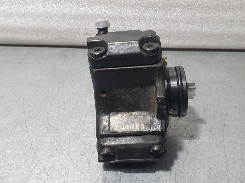 Recambio de bomba alta presion para hyundai tucson (jm) 2.0 crdi style referencia OEM IAM 3310027000 0445010038 BOSCH