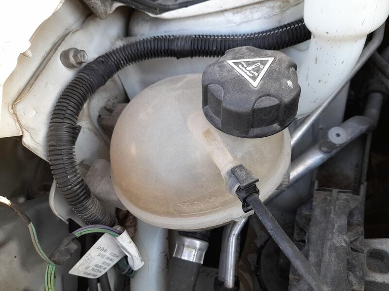 Recambio de deposito expansion para citroën c4 cactus 1.2 vti 82 referencia OEM IAM 9800777280  