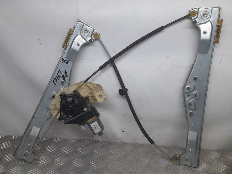 Recambio de elevalunas delantero derecho para citroën c4 cactus 1.2 vti 82 referencia OEM IAM 9674252480 BOSCH 0130822570