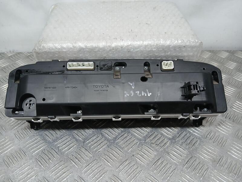 Recambio de cuadro instrumentos para toyota prius+ advance referencia OEM IAM 8380947142  