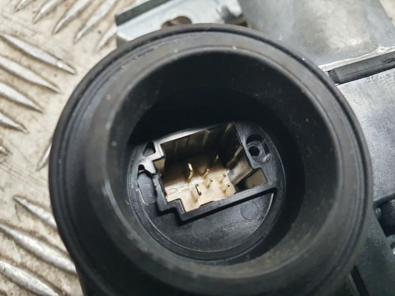 Recambio de elevalunas delantero derecho para toyota prius+ advance referencia OEM IAM 6980121020  ELECTRICO