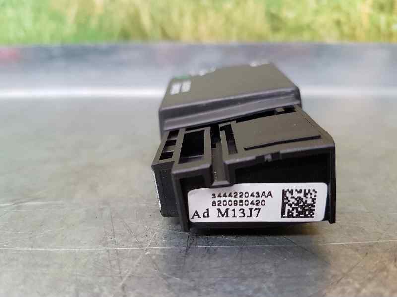 Recambio de mando radio para dacia sandero stepway referencia OEM IAM 82009950420 M13J7 