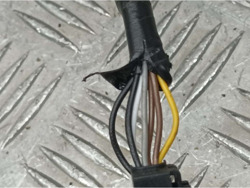 Recambio de retrovisor derecho para alfa romeo mito (145) junior referencia OEM IAM 0156106550  ELECTRICO 7 CABLES