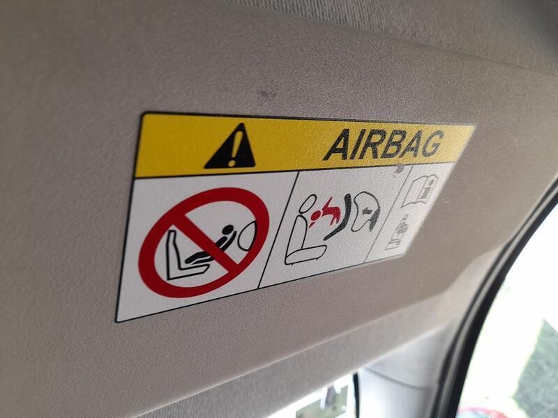 Recambio de kit airbag para citroën c4 cactus 1.2 vti 82 referencia OEM IAM 98012181ZD C/SALPICADERO Y PRETENSORES 