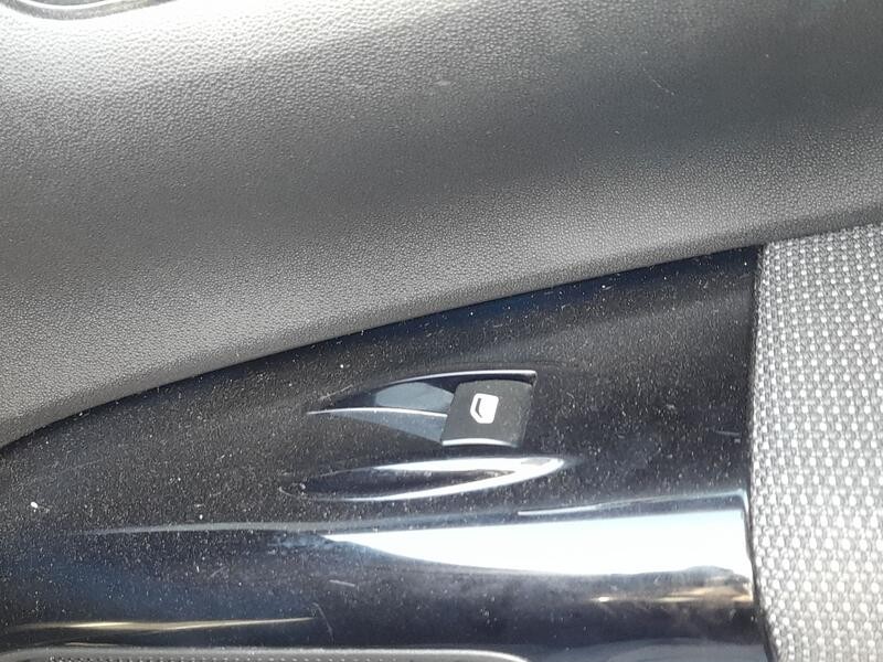 Recambio de mando elevalunas delantero derecho para citroën c4 cactus 1.2 vti 82 referencia OEM IAM 98016307ZD  