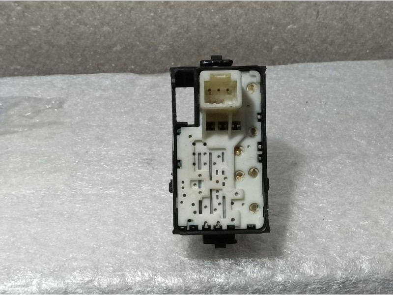 Recambio de mando elevalunas delantero derecho para toyota prius+ advance referencia OEM IAM 8481033120  