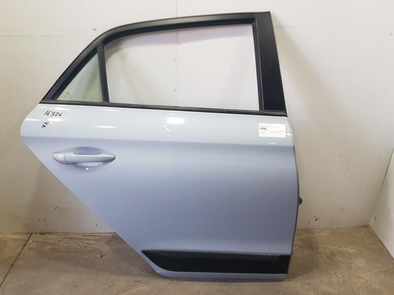 Recambio de puerta trasera derecha para hyundai i20 active klass referencia OEM IAM 77004C8200  