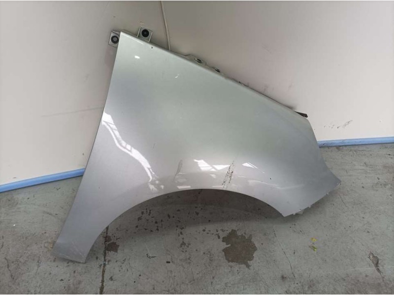 Recambio de aleta delantera derecha para renault scenic iii dynamique referencia OEM IAM 631002127R  